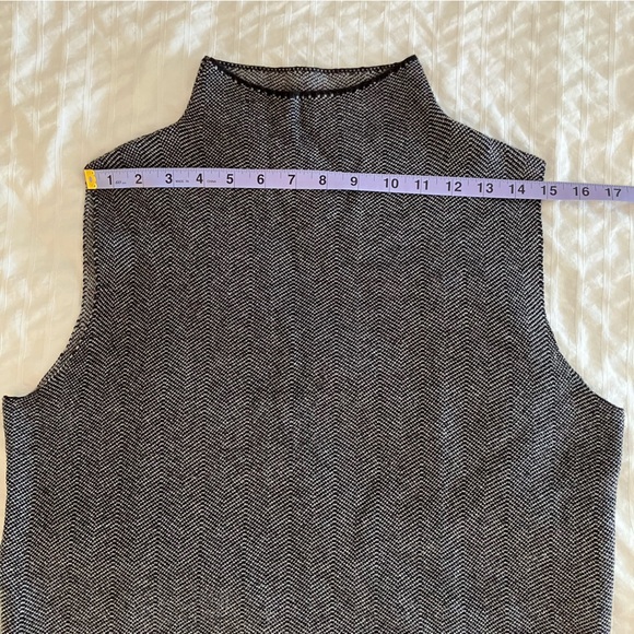 Mock neck sleeveless sweater - Picture 4 of 6
